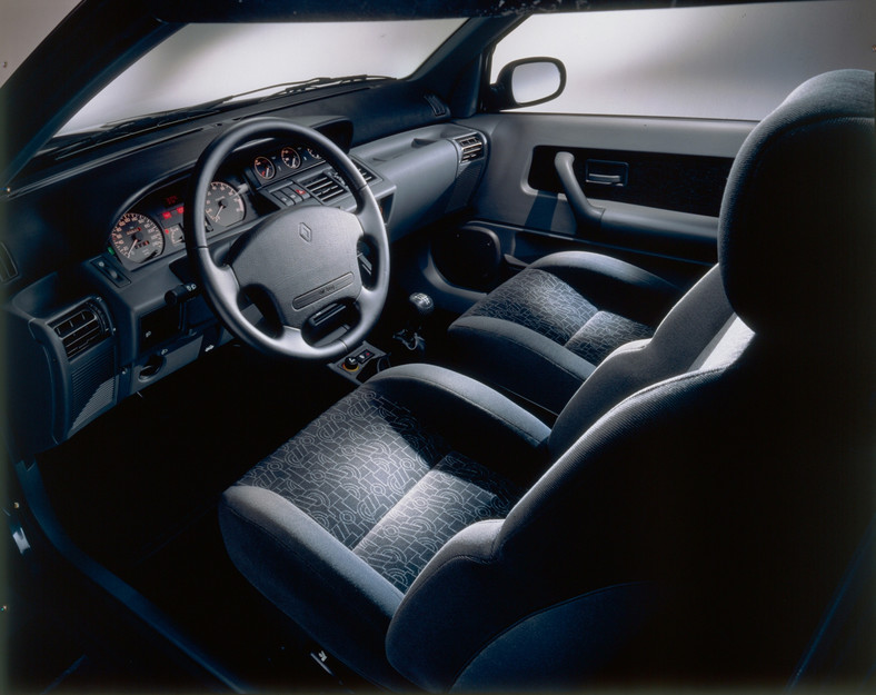 Renault CLIO I (1990-1999) czyli bogata wersja z 1994 roku
