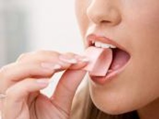 Nieprany sweter Clooneya i wyżuta guma Britney Spears. Co chcemy dziś kupować? [WYWIAD]