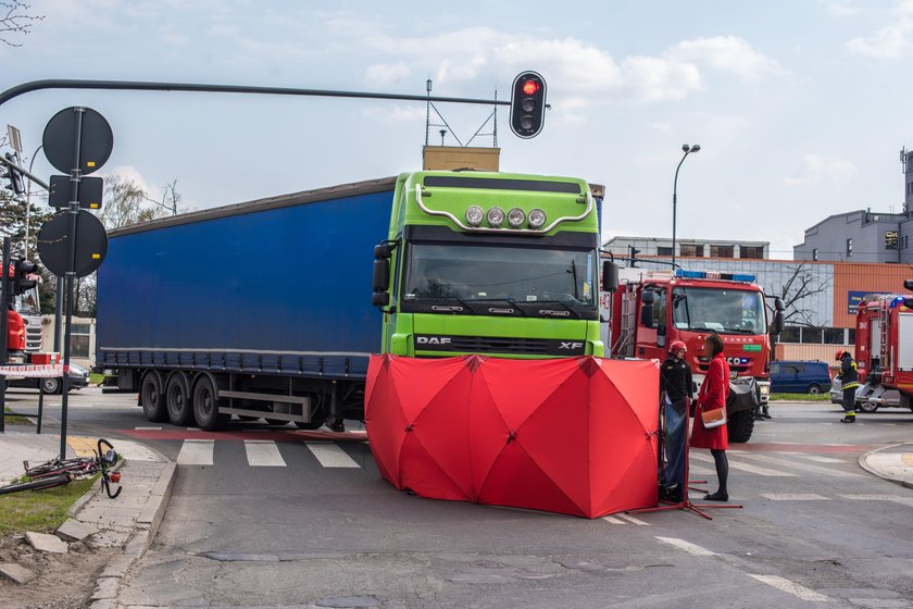 Łódź. Potrącenie rowerzystki. Żona zginęła na oczach męża