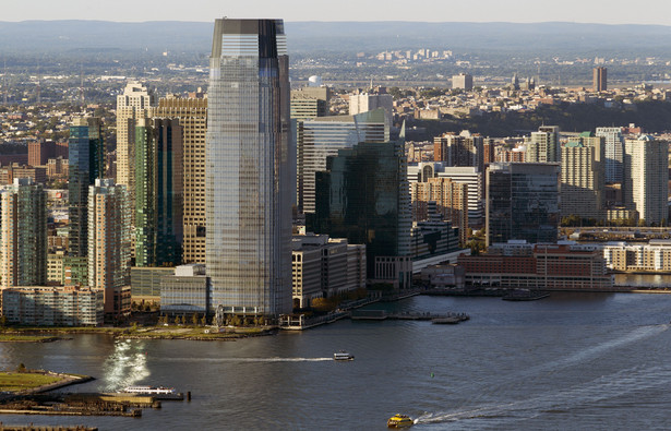 Główna siedziba banku Goldman Sachs (wieżowiec na pierwszym planie) w Nowym Jorku przy 30 Hudson Street, Jersey City.