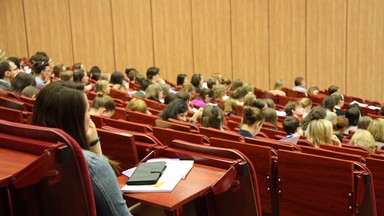 Część uczelni przywraca zajęcia stacjonarne. Na jakich zasadach będą działać?