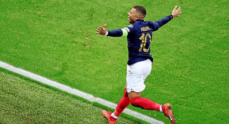 Kylian-Mbappé-célèbre-l un-de-ses-trois-buts-face-à-Gibraltar -samedi-18-novembre-2023 -à-Nice