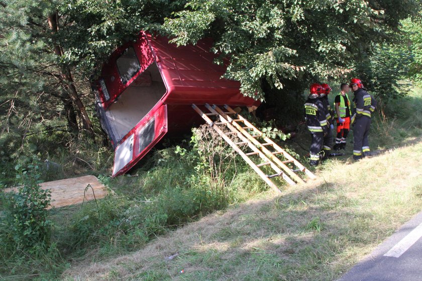 Wypadek busa pod Kołobrzegiem. Nikt nie przeżył!