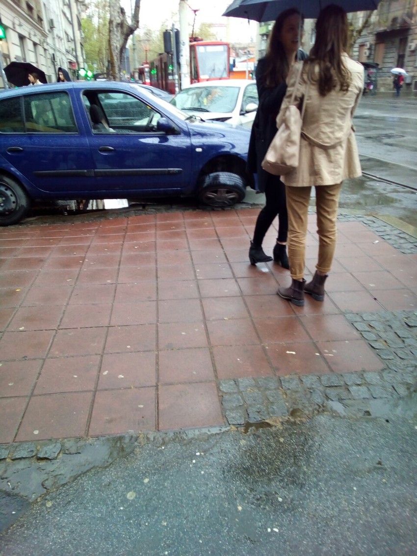 Sa jednog od automobila otpao točak