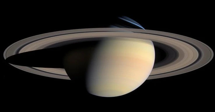 Saturn - niemal 2 tys. km na godz.