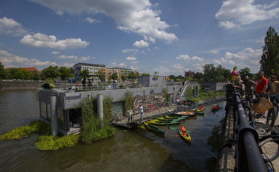 Odra Centrum we Wrocławiu już działa! To pływający dom kultury