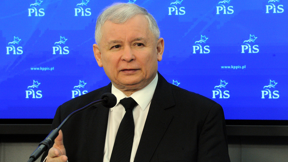 Prezes PiS Jarosław Kaczyński zaapelował do premiera Donalda Tuska, by nie akceptował na szczycie UE paktu fiskalnego. Pakt - według Kaczyńskiego - "oznacza w istocie podział UE", a dla Polski - "autodegradację".