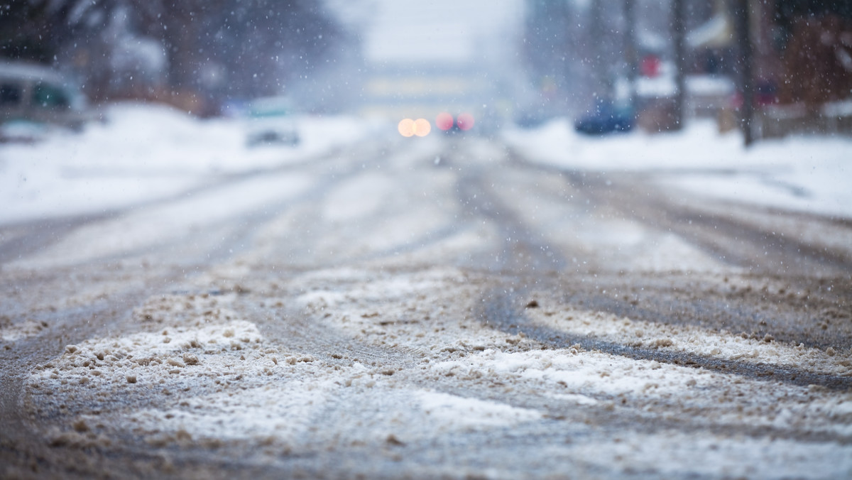 Instytut Meteorologii i Gospodarki Wodnej wydał ostrzeżenia I stopnia przed oblodzeniami dla 14 województw. Dotyczą one niemal całego kraju.