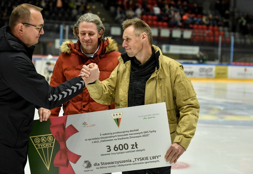 GKS Tychy wspiera Tyskie Lwy! Przekazanie czeku na dalszy rozwój · fot. GKS Tychy