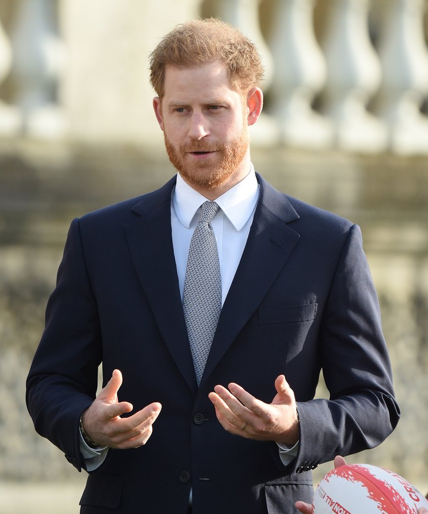 Książę Harry Pisze Książkę Pałac Buckingham Wydał Oświadczenie 