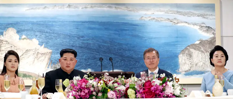 Od lewej: Ri Sol Ju, Kim Jong Un, Moon Jae-in i Kim Jung-sook podczas szczytu międzykoreańskiego w 2018 roku / Pyeongyang Press Corps/Pool/Getty Images