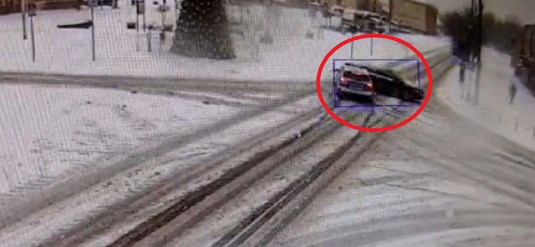 Szybki, wściekły i pijany: Skarżysko drift. Najpierw szalał Skodą po mieście, potem wjechał w radiowóz [FILM]