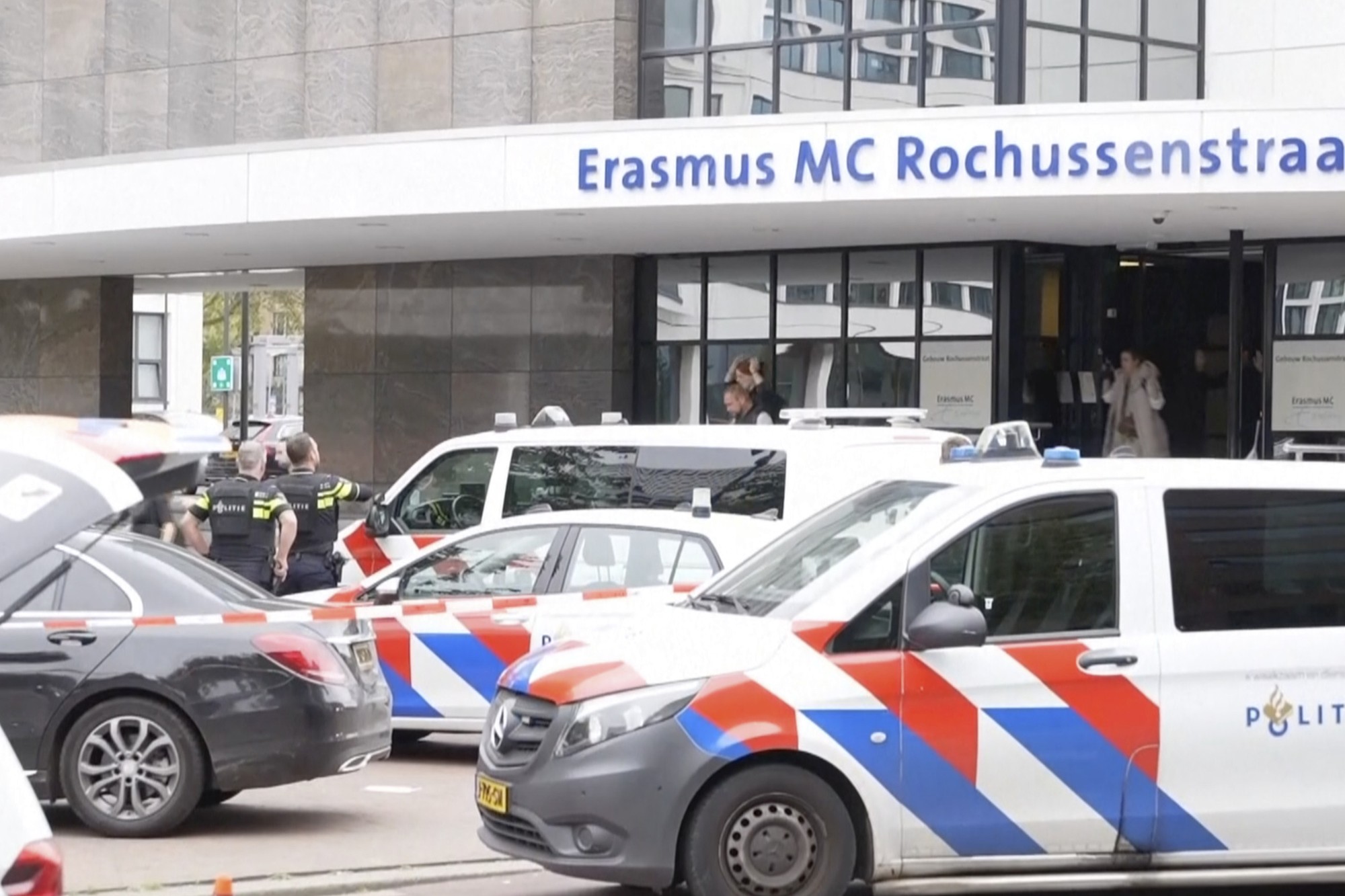 Streľby v Rotterdame si vyžiadali už 3 obete.