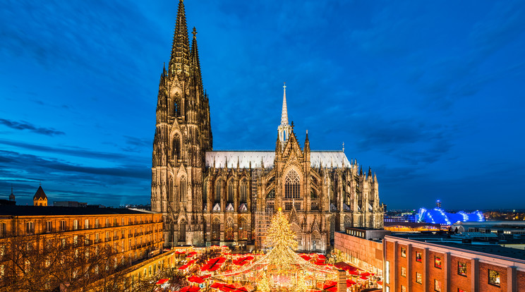 Karácsonyi vásár a Kölni Dómnál / Fotó: Shutterstock