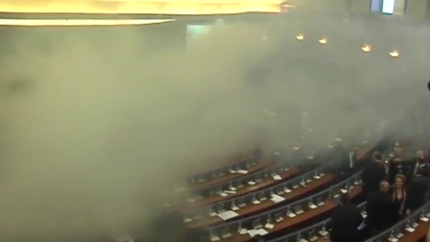 Suzavac u kosovskoj skupštini