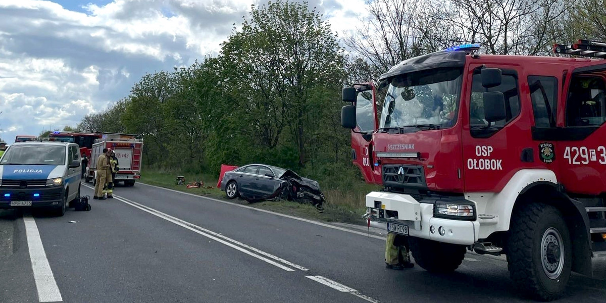 W wypadku na starej drodze krajowej nr 3 w Świebodzinie zginęły dwie osoby. 