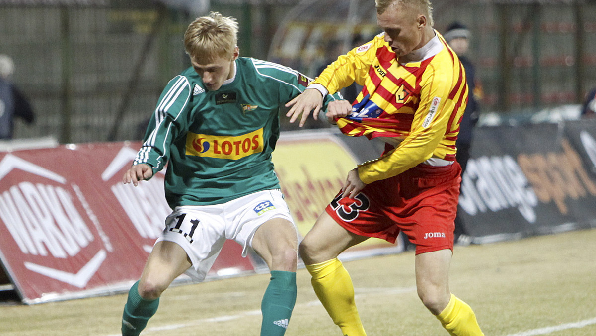 Jagiellonia Białystok zremisowała na własnym stadionie 1:1 (1:1) z Lechią Gdańsk w rewanżowym spotkaniu ćwierćfinału Pucharu Polski. Ponieważ pierwszy mecz zakończył się bezbramkowym remisem do półfinału awansowała Lechia.