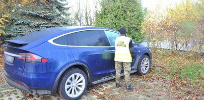 Odzyskali bajecznie drogi samochód. Teslę skradziono z parkingu Straży Granicznej