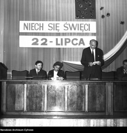 22 lipca, czyli "urodziny PRL". Wolny dzień, pochody i szynka w puszce z nyski [FOTO]