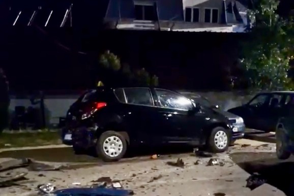 VOZILA UNIŠTENA, VATROGASAC IZVLAČIO ŽENU! Teška saobraćajna
