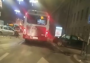 Dva putnička vozila sudarila se u Glavnoj ulici u Zemunu 