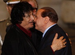 Berlsuconi trzęsie się jak osika ze strachu przed Kadafim