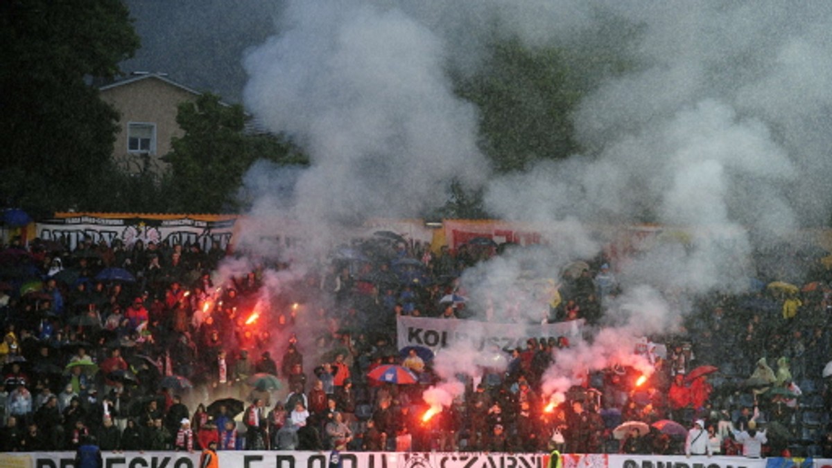 Kibice, którzy w przeszłości weszli w konflikt z prawem, nie będą mogli obejrzeć meczów Euro 2012. Żaden z notowanych przez policję fanów, nie będzie miał wstępu na stadiony w Polsce i na Ukrainie, gdzie w czerwcu będą rozgrywane mistrzostwa Europy.