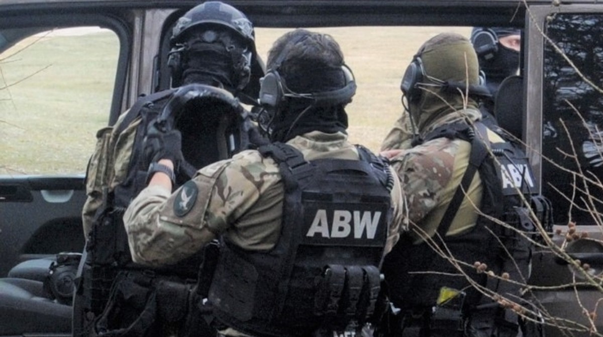 ABW zatrzymała dwóch 16-latków za kontakty z grupami neonazistowskimi