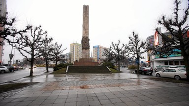 Szczecin: ruszył demontaż pomnika w centrum miasta