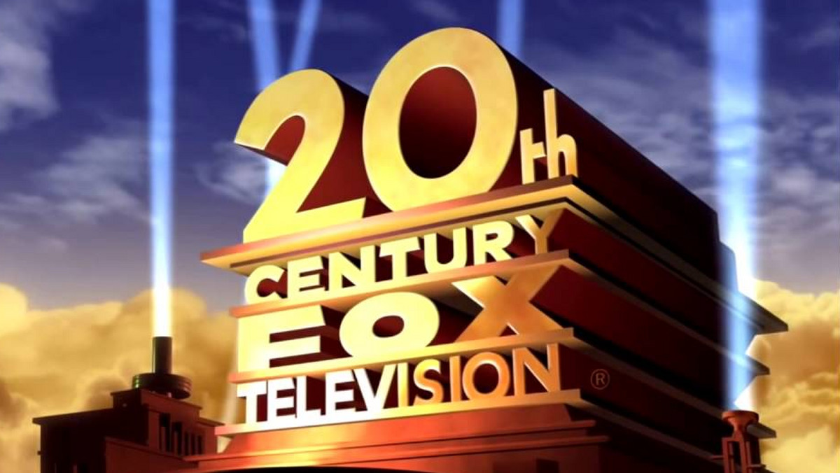 <strong>Dźwięk trąbek, światła reflektorów przesuwające się po niebie i wielki napis "20th Century Fox Television". Ta czołówka studia odchodzi do przeszłości. Teraz studio będzie się nazywało po prostu "20th television". To kolejna zmiana, kiedy na początku roku studio postanowiło zrezygnować z członu "Fox" w nazwie. </strong>