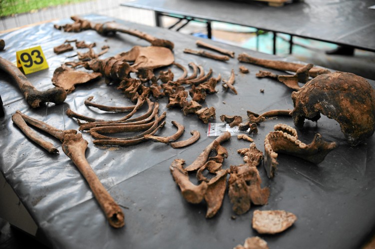 Ekshumacja ofiar komunizmu pochowanych na 'Łączce' na Powązkach