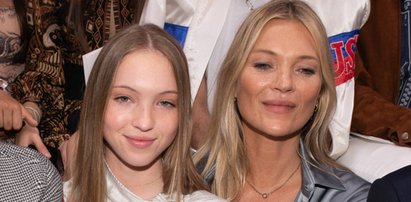 Córka Kate Moss zrobi większą karierę od matki? Na ostatnim pokazie wyszła z widoczną... pompą insulinową! Co na to fani?