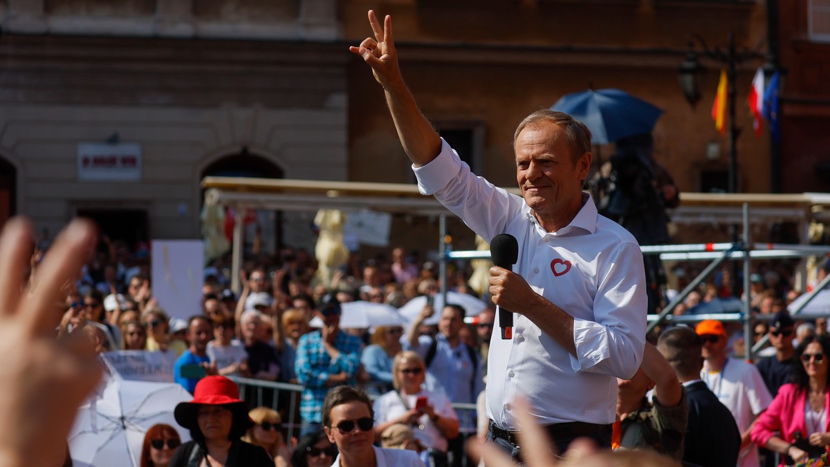 Przewodniczący Platformy Obywatelskiej Donald Tusk w czasie marszu 4 czerwca