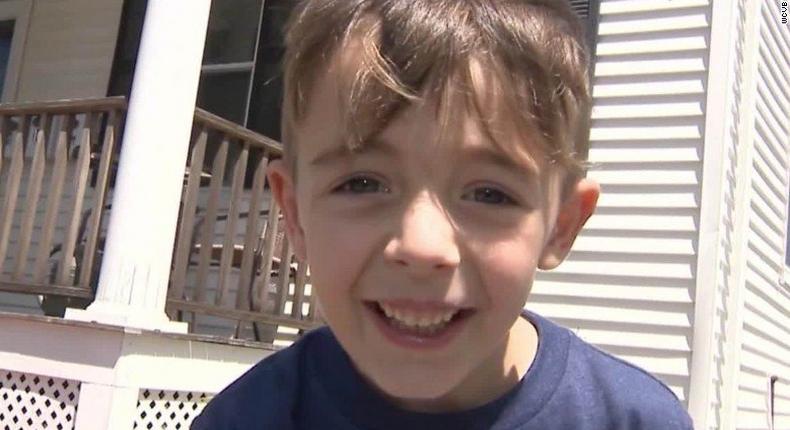 Boy calls 911 to report his dad for driving through red light