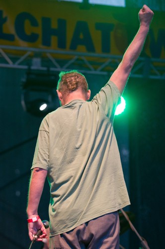 Kazik Staszewski podczas koncertu w Bełchatowie (2011)