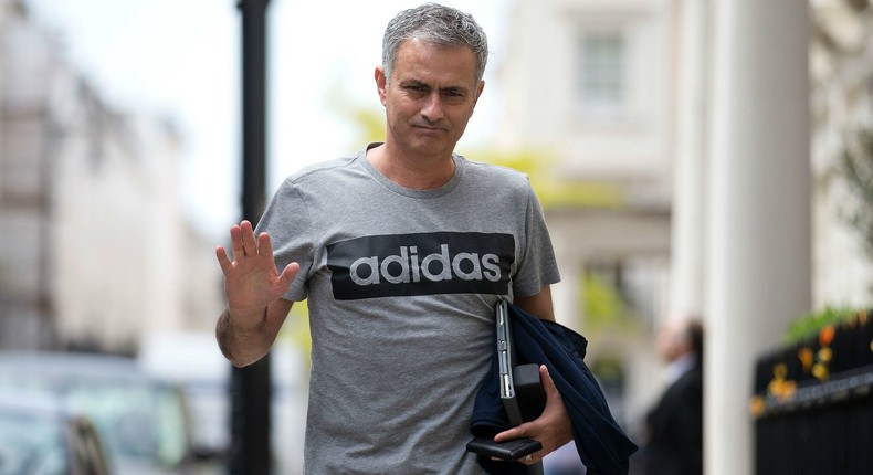 ___5087994___https:______static.pulse.com.gh___webservice___escenic___binary___5087994___2016___5___29___19___jose-mourinho-waves-as-he-returns-to-his-home-in-central-london-27052016_37fxla5fw0df18spi9iwmlg08_1