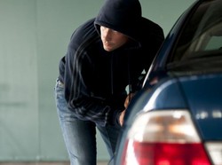 Jak złodzieje kradną samochody w Polsce? Oto sztuczki i metody ze świata przestępców