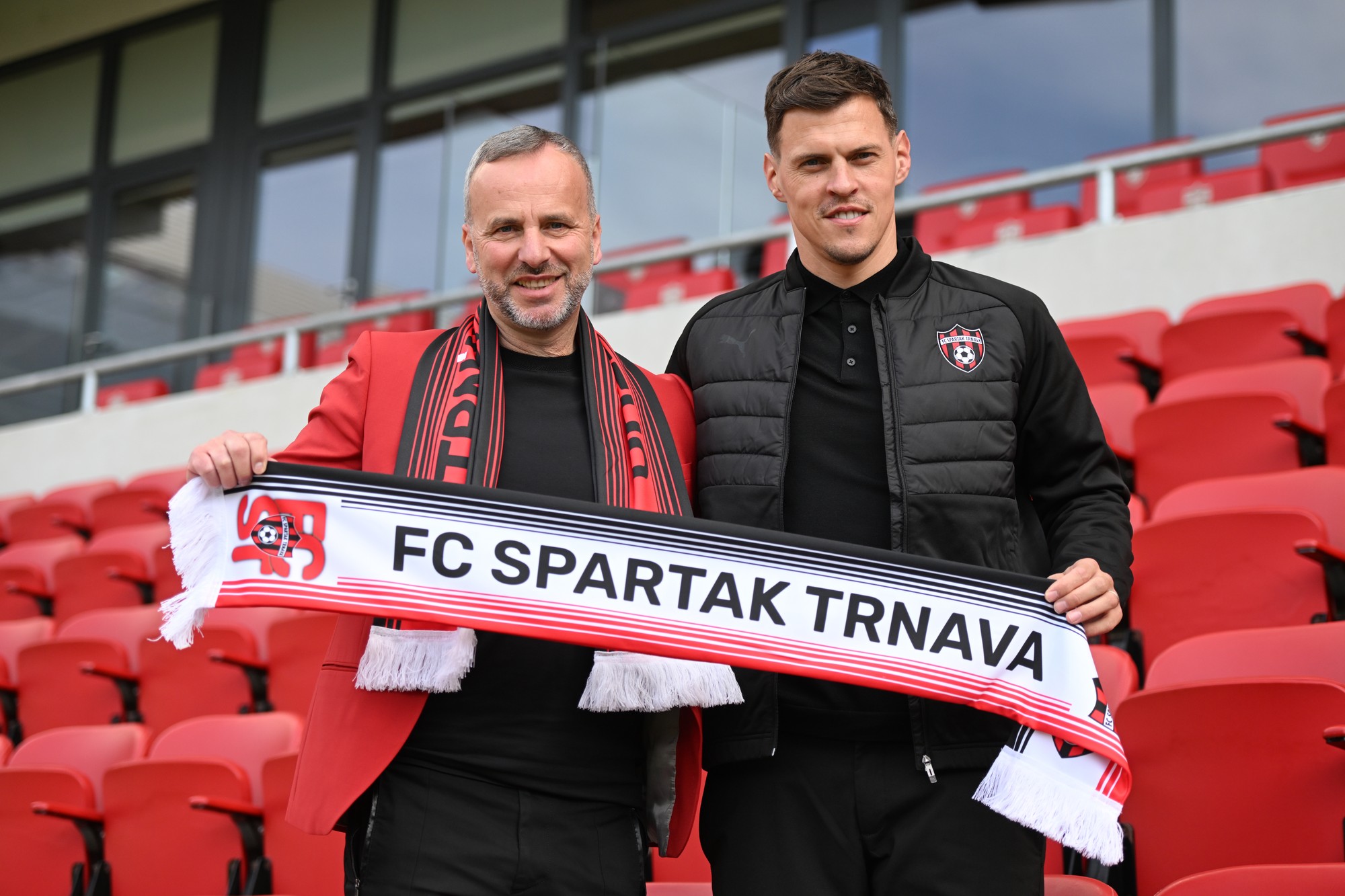 Zľava prezident klubu FC Spartak Trnava Peter Macho a nový športový riaditeľ FC Spartak Trnava Martin Škrtel. 