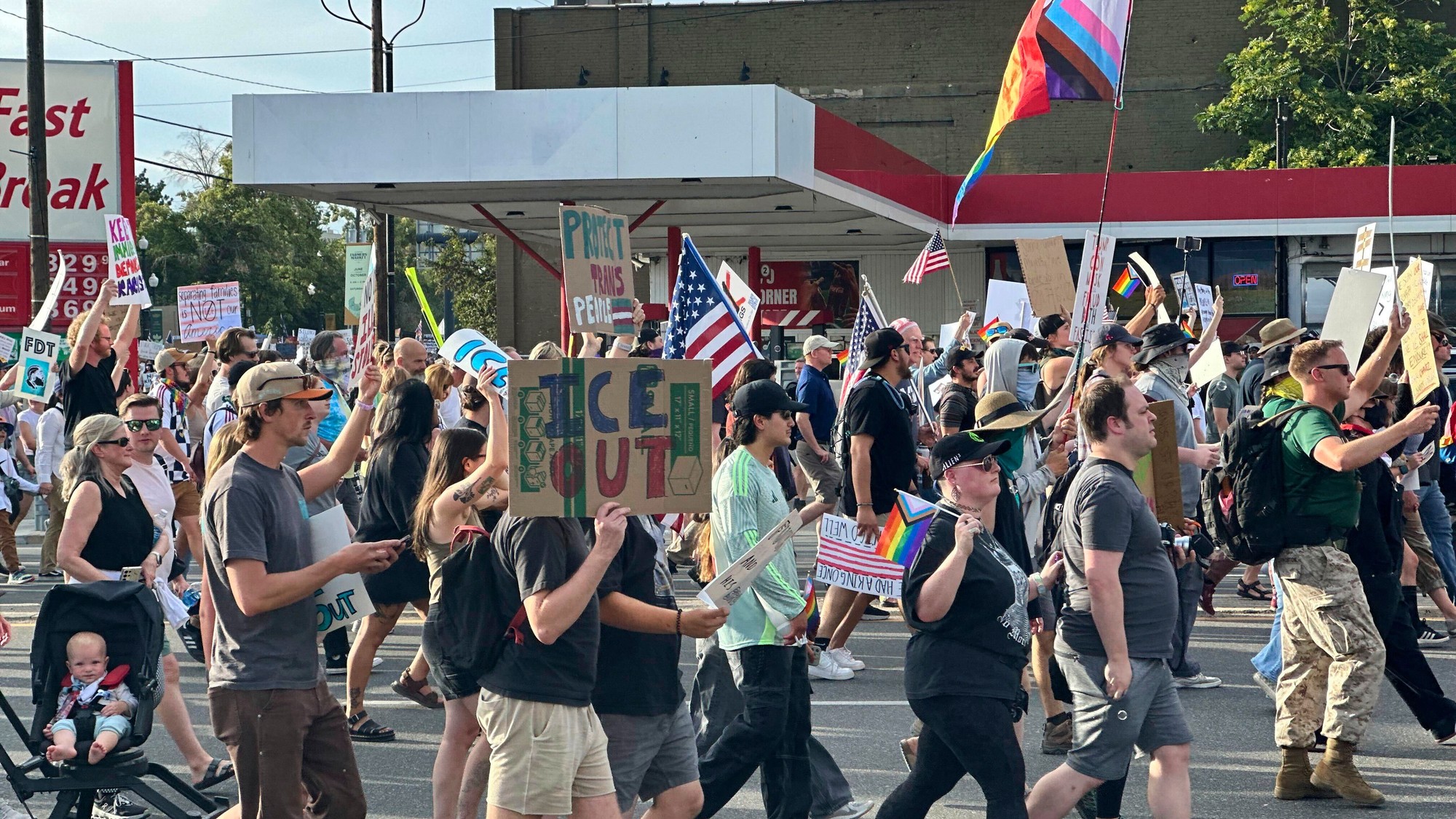 Účastníci protitrumpovského protestu v Salt Lake City