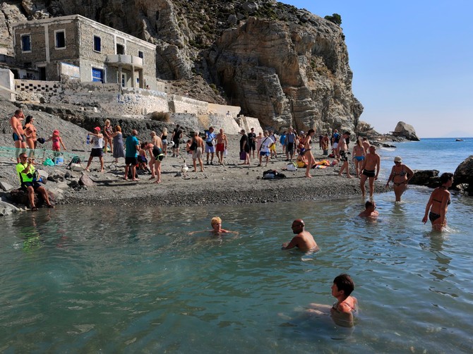 Paradajz turizam u punom jeku (ilustracija)