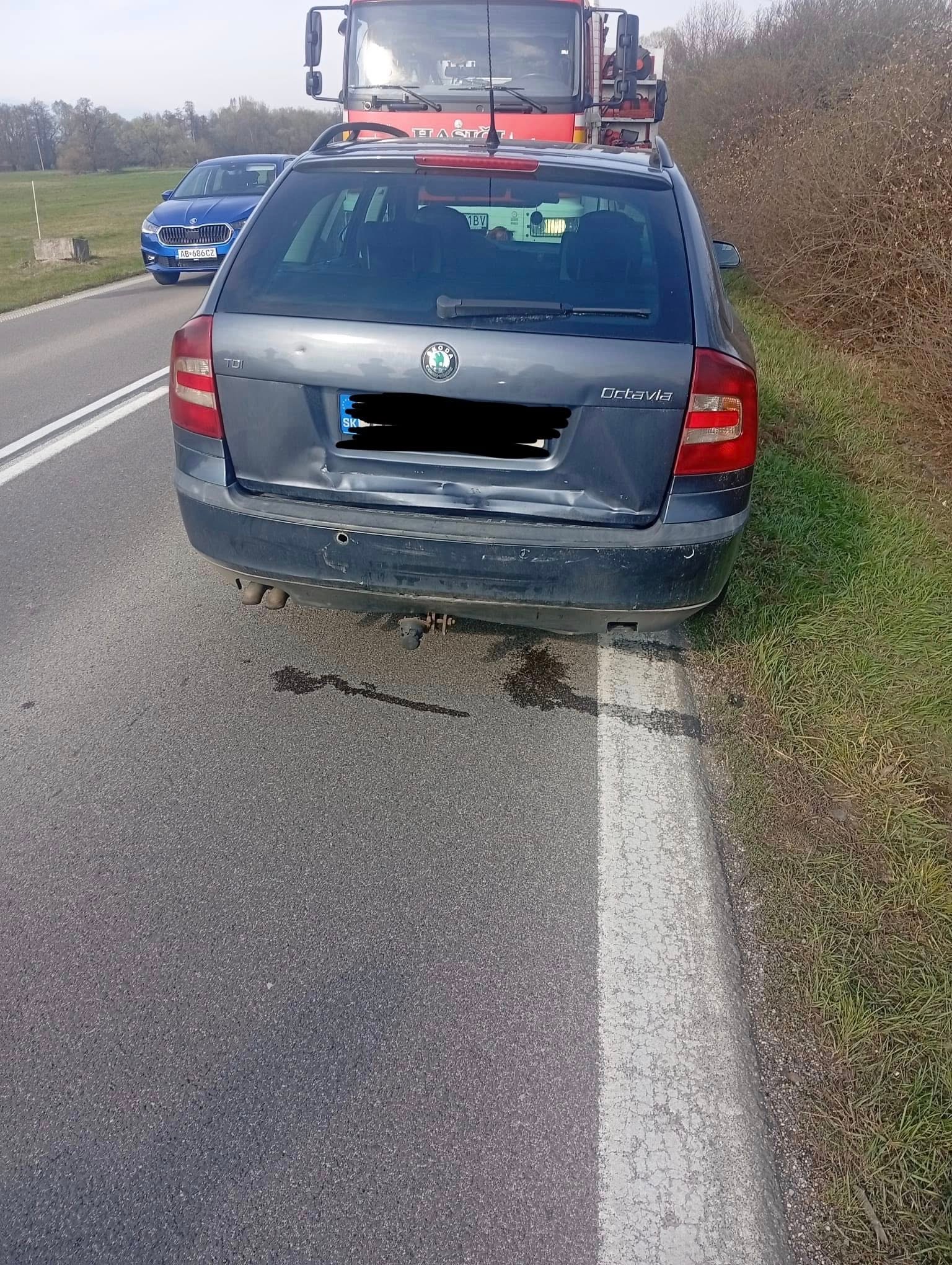 Zrážka 2 áut pri Nedožeroch-Brezanoch si vyžiadala zranenie maloletej osoby. 