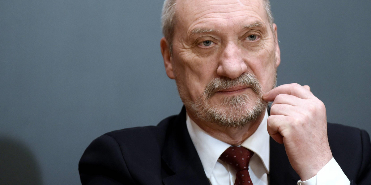 Tak Macierewicz ścigał za obrazę majestatu