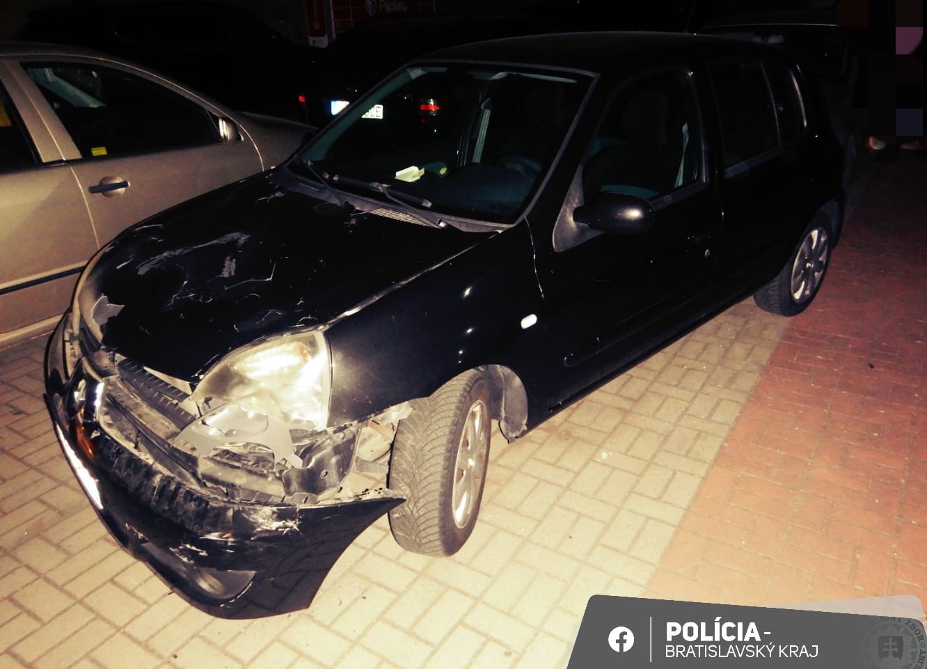 K nehode došlo na parkovisku pred futbalovým štadiónom.