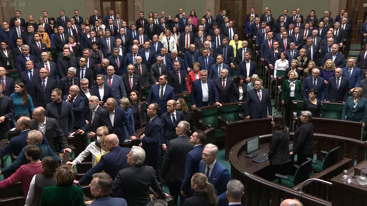 Posłanka KO zasłabła podczas obrad Sejmu. Potrzebny był lekarz