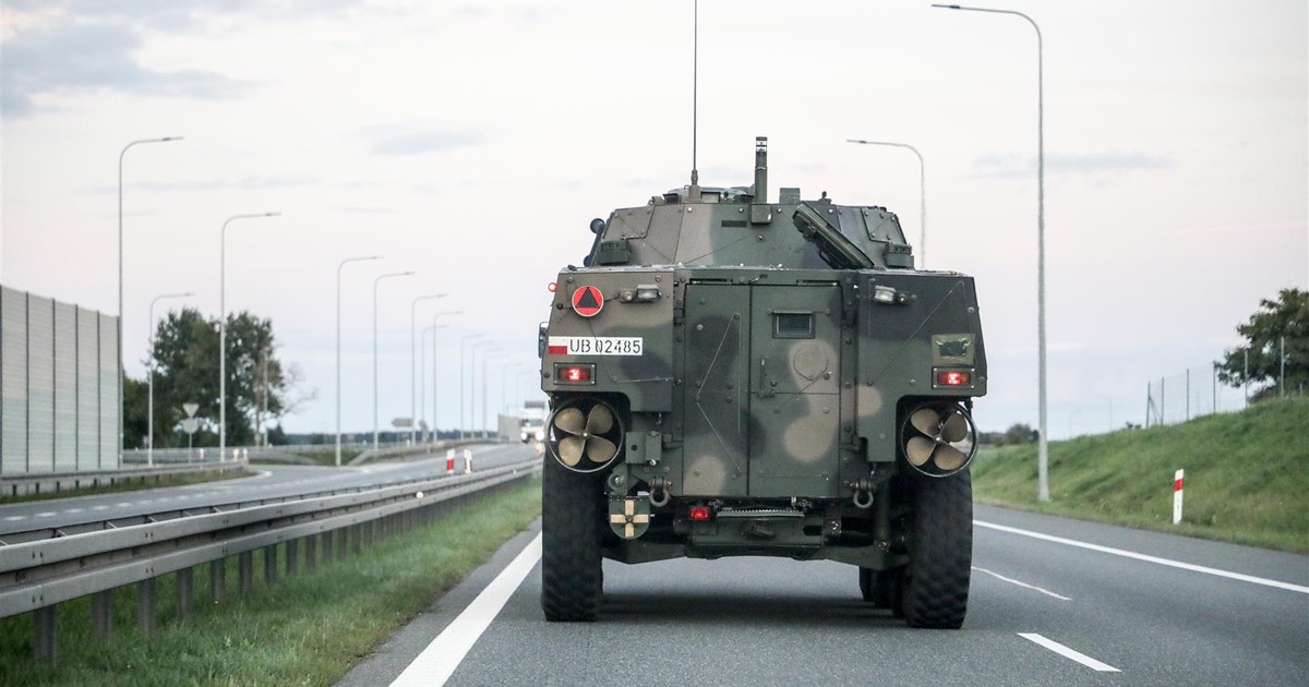 Pojazdy wojskowe na drogach w całej Polsce. Armia wydała ostrzeżenie