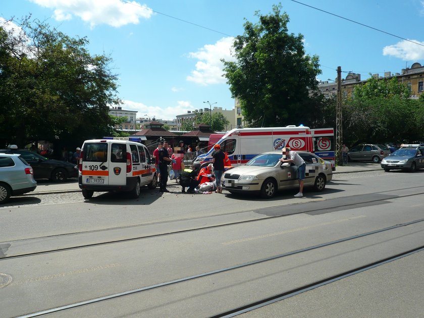 Kobieta potrącona przez taksówkę w Łodzi