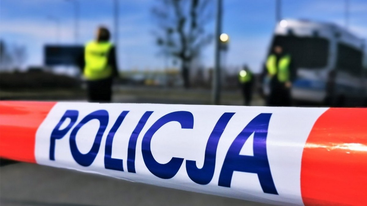 Tragedia na przystanku. Policja nie wyklucza, że ktoś trzeci przyczynił się do tej śmierci
