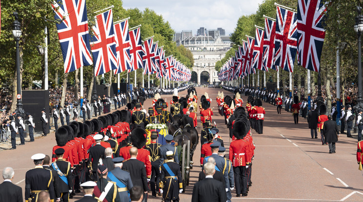 II. Erzsébet királynő ravatala a londoni parlamentben