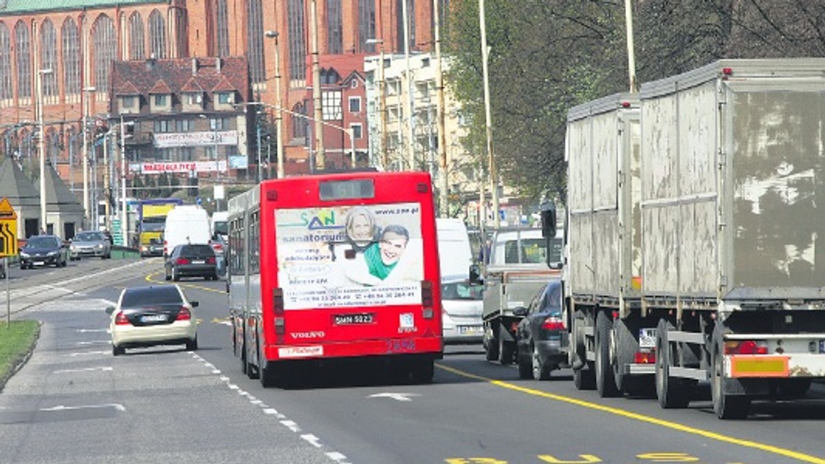 Już niedługo na wspólnym przystanku na ulicy Wyszyńskiego, w sąsiedztwie Mostu Długiego, zatrzymywać się będą obok tramwajów autobusy pospieszne - podaje Moje Miasto Szczecin.