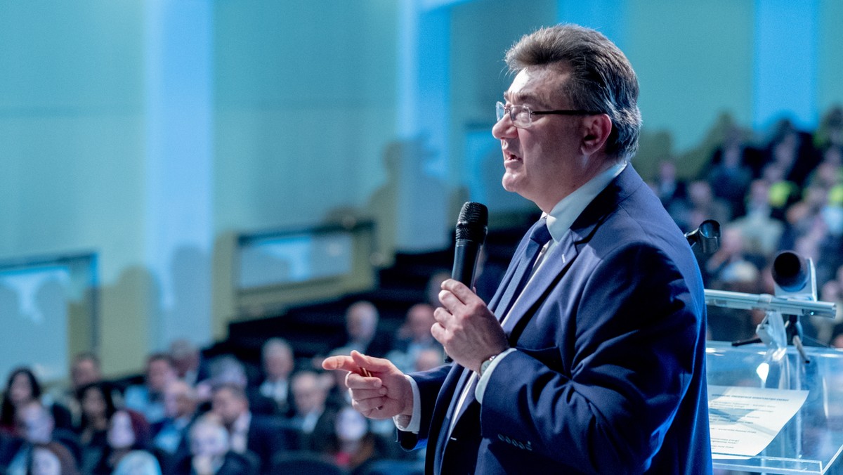 Grzegorz Tobiszowski, wiceminister energii, odpowiedzialny za branżę górniczą, przedstawił w Rudzie Śląskiej informacje na temat restrukturyzacji górnictwa oraz planów rozwoju branży. Zapowiedział m.in. nowelizację ustawy o systemie monitorowania i kontrolowania jakości paliw oraz inwestycje blisko 2 mld złotych w kopalni Ruda w Rudzie Śląskiej.